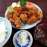 鳳華飯店 - たっぷり鶏のから揚げ・ライス！