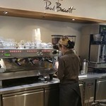 Paul Bassett - エスプレッソマシンで抽出中