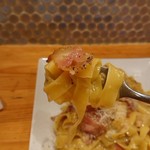 カサレッチョ - グァンチャーレと白桃の夜は