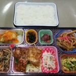 福山まるたま - まるたま弁当 税込410円 鶏の甘辛揚げと焼きうどん　(2018.08.02)