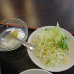 渓源 - 杏仁豆腐とサラダ
