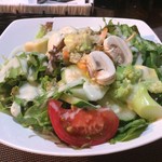 ここのサラダほんま旨い！