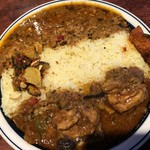 シンズキッチン - キーマとスパイシーチキンのあいがけ