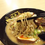 Tsurukamedou Ramen - 1807_Tsurukamedou Ramen -鶴亀堂-_TONKOTSU RAMEN@58,000Rp(豚骨らーめん) 麺リフト