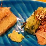 築地寿司清 - お通しで、煮はまと子持ち昆布