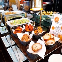 R restaurant & bar - 