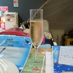 トリワイン ＰＩＫＯＳＨＨＨＵ - スパークリングワイン？