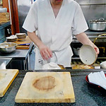 糸庄 本店 - 煮え具合を確認して，ココゾというタイミングで