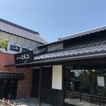 珈琲屋らんぷ - 蔵を模した外観