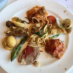 シリウス - ミーゴレン、合鴨、ラムのパイ包み、他いろいろ