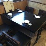 Koshitsu Kashikiri Shouwa Retoro Izakaya Tsudokko - 4名様掛けテーブル席。1階には1卓しかないので予約がおススメです。