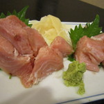 井魚家いむら - 鮪八の身の中トロぶつ切りです