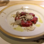 洋食 つばき - 飛騨牛ヒレのタタキ サマートリフ添え