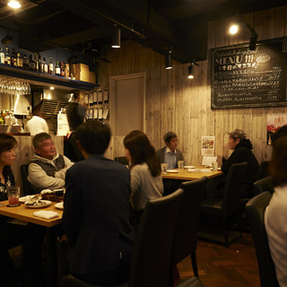 最大14名様まで、完全防音の個室※個室料が1h¥3000