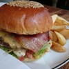 アームズ - 料理写真:ベーコンチーズバーガー
