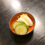 うなぎ赤垣 - うな重松1,650円+税につくお新香