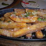 レストラン山水 - フライドガーリックチーズポテト