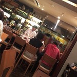 Cauda - 店内風景
            前は男のシェフが３人いたけど、今日は２人だった。
            休み？辞めちゃった？