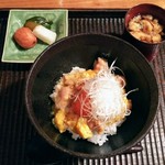 京天神 野口 - 親子丼、漬け物、赤だし