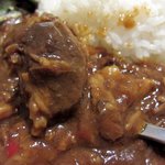 かやらん 仲町台店 - カレーには脂がトロットロに煮込まれたビーフがごろごろ入っています