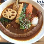 スープカレー トムトムキキル - チキンカレー+ソーセージ（辛さ７番）