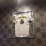 みぃ珈琲 - H.30.6.20.昼 内観：金本知憲氏の実使用ユニフォーム