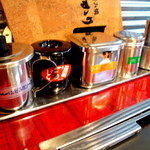 お好み焼 ゆかり - テーブル上にはどろソースもありました