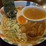 開花屋 - スープは豚骨魚介醤油の上品な味わい