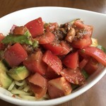 カメイノ食堂 - 冷やし中華　極太麺がトマトの下