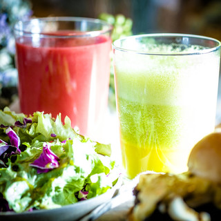 ≪Lunch only≫ Free refills of homemade smoothies and salads! !