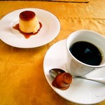 洋食屋シカレ - 食後のプリンとコーヒー