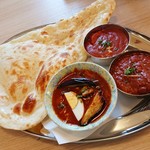 インドレストラン ラーダ - ランチＣ　3種類のカレーセット（チキンカレー/タンドリーポークサマラ/スープカリー）1,350円