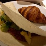 GRAND HOURS - タコス作ってみました。プチパンなので種類を楽しめすね。