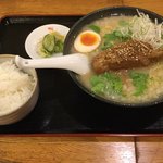 ちりめん亭 - 角煮ラーメンと半ライス