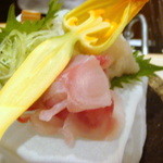 くろぎ - 御造り（鯉の洗い、花ズッキーニ）