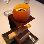 コンヴィヴィアリテ - 前菜①
      なめらかなスクランブルエッグとチーズのトースト。