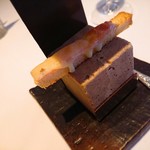 コンヴィヴィアリテ - チーズのかかったスティック状のパン、、サクサク！！