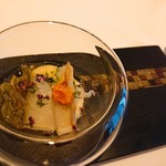 コンヴィヴィアリテ - 前菜②
      カリフラワーのピューレにジュンサイ・塩ウニ・剣先イカとアレコレ！