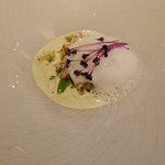 コンヴィヴィアリテ - 豆のスープ的なお料理に紅ズワイガニ・筍などが入って盛り沢山(*ﾟдﾟ*)