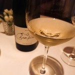 コンヴィヴィアリテ - 白ワイン頂きっ(≧∀≦)