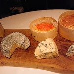 コンヴィヴィアリテ - お好みのフロマージュを、、とズラリと持ってきてくれます！