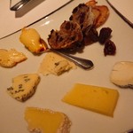 コンヴィヴィアリテ - お好み、、、全部とりあえず(笑)！！
      右上にクルミの入ったバケットやらがついてるのが嬉しい(^O^)