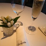 コンヴィヴィアリテ - スパークリングで乾杯！