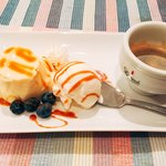 ノラズ コーヒー テーブル - NORAH's Pudding Ice cream with Demi Cup coffee (名前長い)