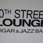 10th STREET LOUNGE - お店のロゴ。