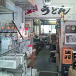 植田米穀販売所 - お店の奥に製麺所