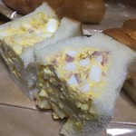 手作りハムとパンの店 こぶたのしっぽ - たまごサンド断面