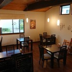 落ち着いた雰囲気の店内