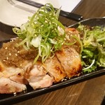 飲んべぇ食堂 らくだ屋 - 大山鶏の自家製ゴボウだれ