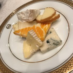 Ueno seiyouken bankettoruumu - 世界のチーズ切り出し２０１８年７月